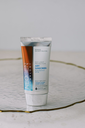 Увлажняющий солнцезащитный крем на химических фильтрах Neogen Dermalogy Day Light Protection Airy Sun Screen 50ml #1
