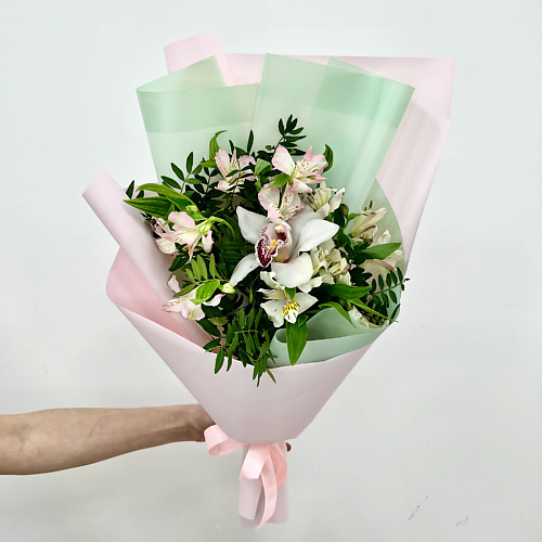 ЛЭТУАЛЬ FLOWERS Букет из альстромерии, орхидеи и писташи #1
