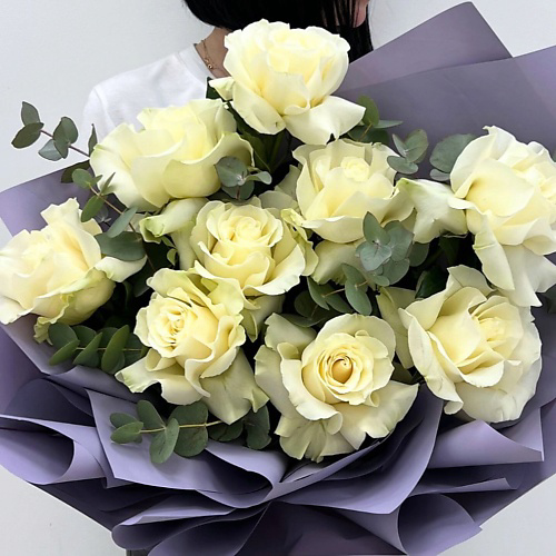 ЛЭТУАЛЬ FLOWERS Букет из больших эквадорских роз 9 шт с эвкалиптом #1