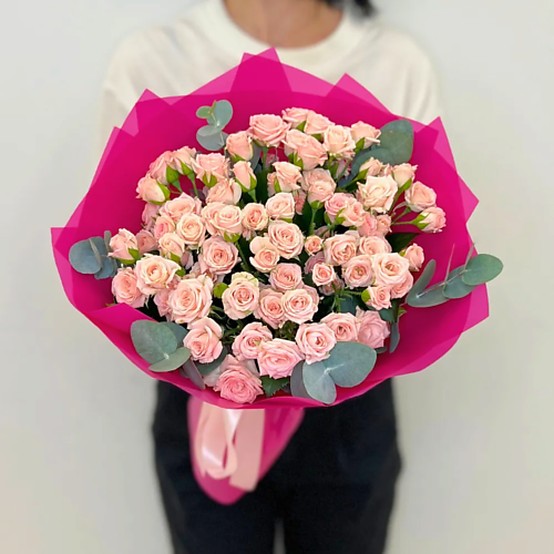 ЛЭТУАЛЬ FLOWERS Букет из кремовых кустовых роз и эвкалипта 15 шт #1