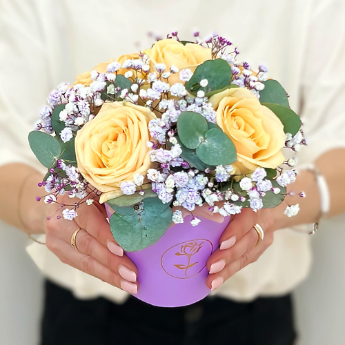 ЛЭТУАЛЬ FLOWERS Букет из роз, гипсофилы и Эвкалипта в коробочке  Нимфа #1