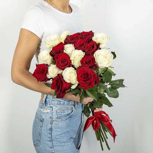 ЛЭТУАЛЬ FLOWERS Букет из высоких красно-белых роз Эквадор 19 шт. (70 см) #1