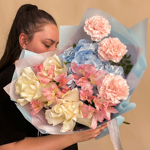MOJNO FLOWERS Нежный букет с французскими розами, гортензией, гвоздиками и альстромерией #1