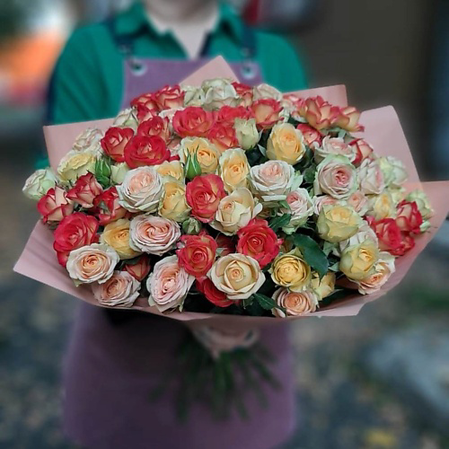РОЗЫ УРАЛА Букет 25 кустовых разноцветных роз #1