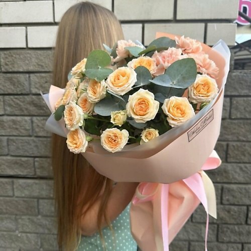 SALON BUKET Букет с гвоздикой и кустовой розой #1