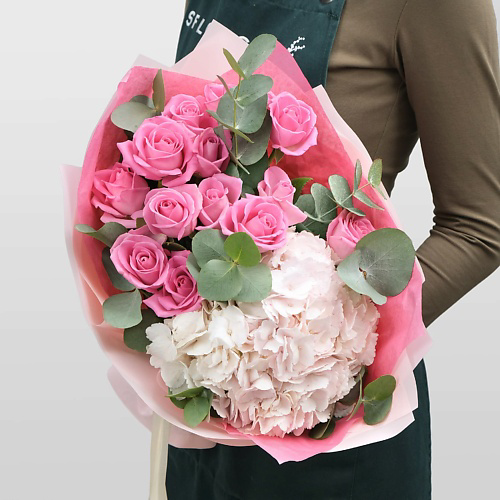 STUDIO FLORISTIC Букет Гортензии и Роз Кения «Гениальной» #1