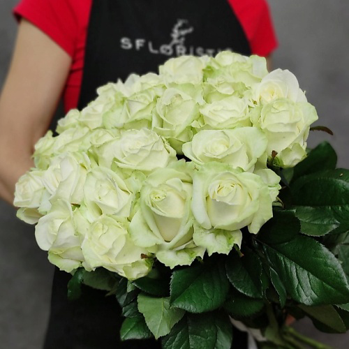 STUDIO FLORISTIC Букет из белых роз 60 см «Безупречной» #1