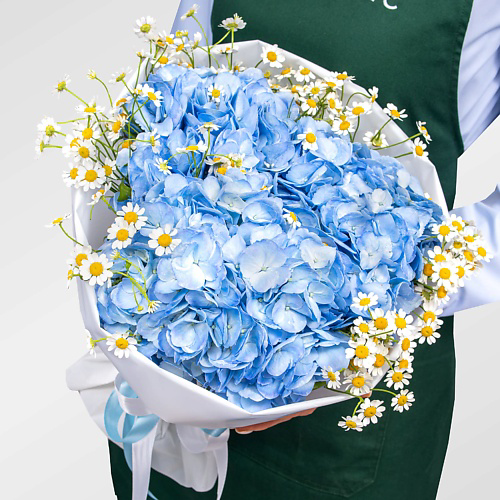 STUDIO FLORISTIC Букет из Гортензий и Ромашек «Небесный луг» #1