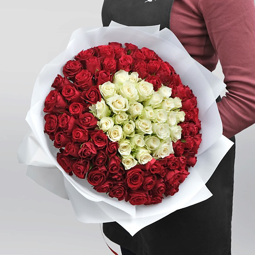 STUDIO FLORISTIC Букет из красно-белых Роз «Белла» #1