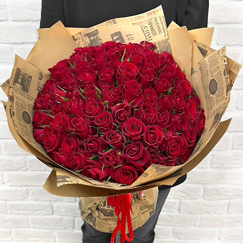 STUDIO FLORISTIC Букет из красных роз 101 шт с конфетами Raffaello #1