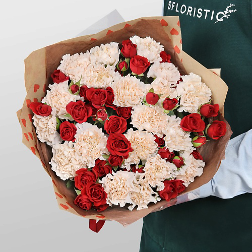 STUDIO FLORISTIC Букет из кустовых Роз и Диантуса «Трепет сердца» #1