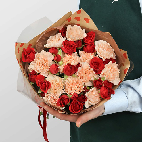 STUDIO FLORISTIC Букет из кустовых Роз и Диантуса «Нежность на двоих» #1