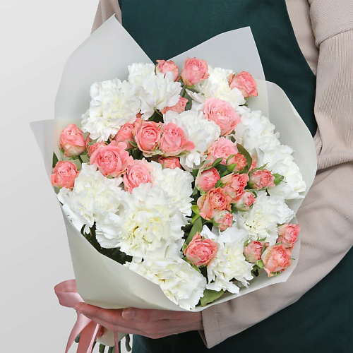 STUDIO FLORISTIC Букет из кустовых Роз и Диантуса «Белый шелк» #1
