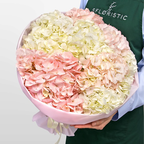 STUDIO FLORISTIC Букет из розовой и белой Гортензии «Аттракционы» #1
