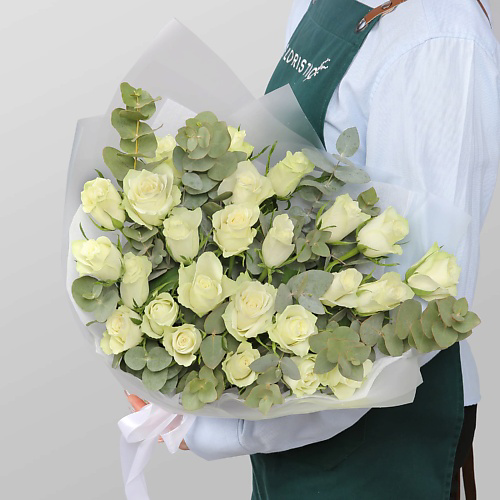 STUDIO FLORISTIC Букет Роз Кения 25 шт «Романс в розах» с эвкалиптом #1