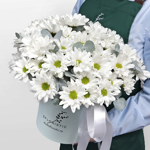 STUDIO FLORISTIC Композиция из Кустовых Хризантем в шляпной коробке «Белоснежное чудо» #1