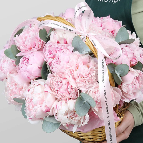 STUDIO FLORISTIC Композиция из Пионов в корзине «Розовый бархат» #1
