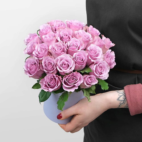 STUDIO FLORISTIC Композиция в Шляпной коробке из сиреневых Роз 25 шт «Любава» #1