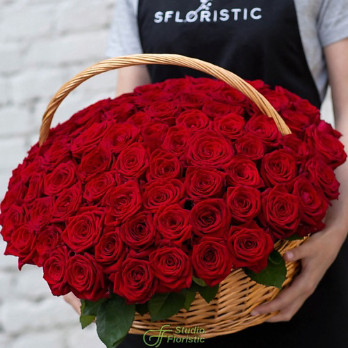 STUDIO FLORISTIC Корзина с розами "Признание в любви" #1