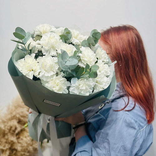 WISTERIA Монобукет из 15 белоснежных диантусов и ароматного эвкалипта "Океанический бриз" #1
