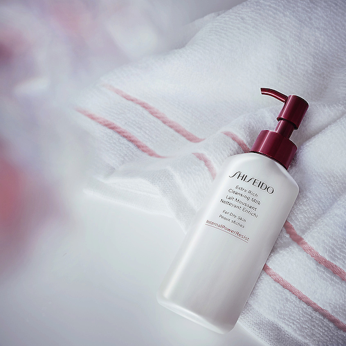 SHISEIDO Молочко для сухой кожи очищающее насыщенное Extra Rich Cleansing Milk 125 #1